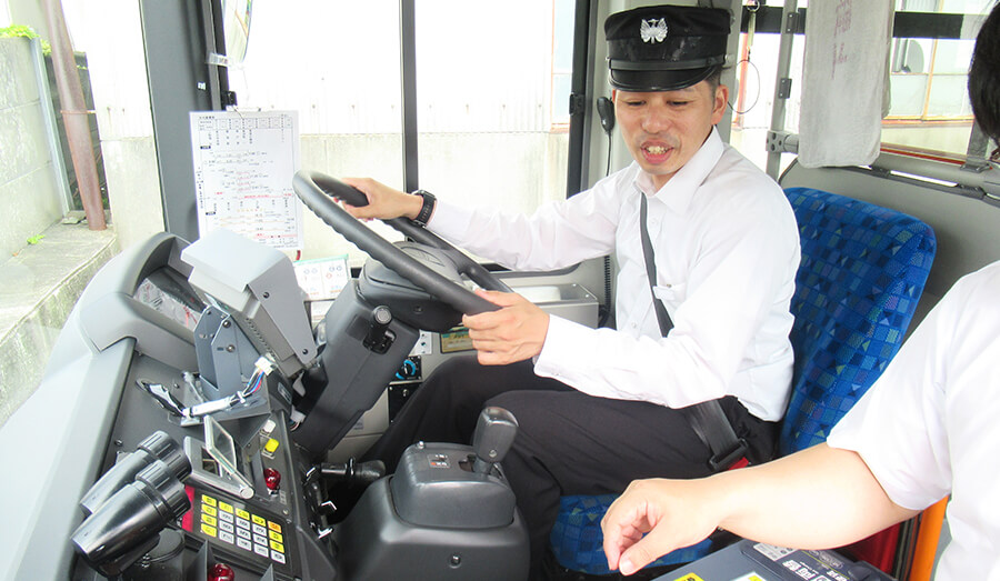 バス運転者（男性）